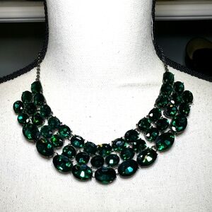 Vintage Monet Rare Outstanding Bold Emerald Faceted Glass Necklace